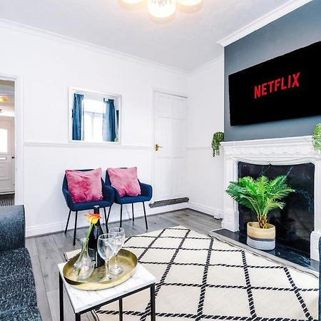 كوفنتري Harley House - Spacious Home With Free Netflix & Parking By Rocketbnb المظهر الخارجي الصورة