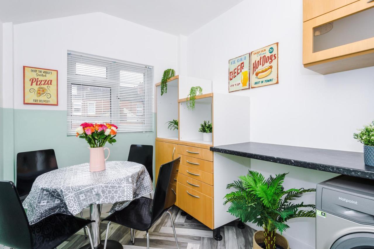 كوفنتري Harley House - Spacious Home With Free Netflix & Parking By Rocketbnb المظهر الخارجي الصورة