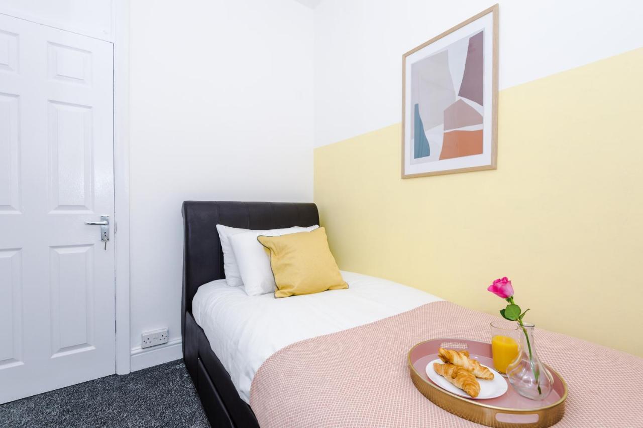كوفنتري Harley House - Spacious Home With Free Netflix & Parking By Rocketbnb المظهر الخارجي الصورة